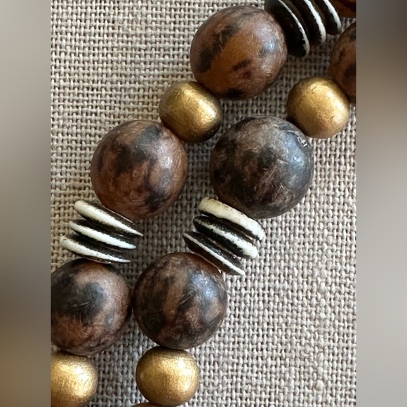 22 inch Wood bead Necklace NWOT - Picture 5 of 9